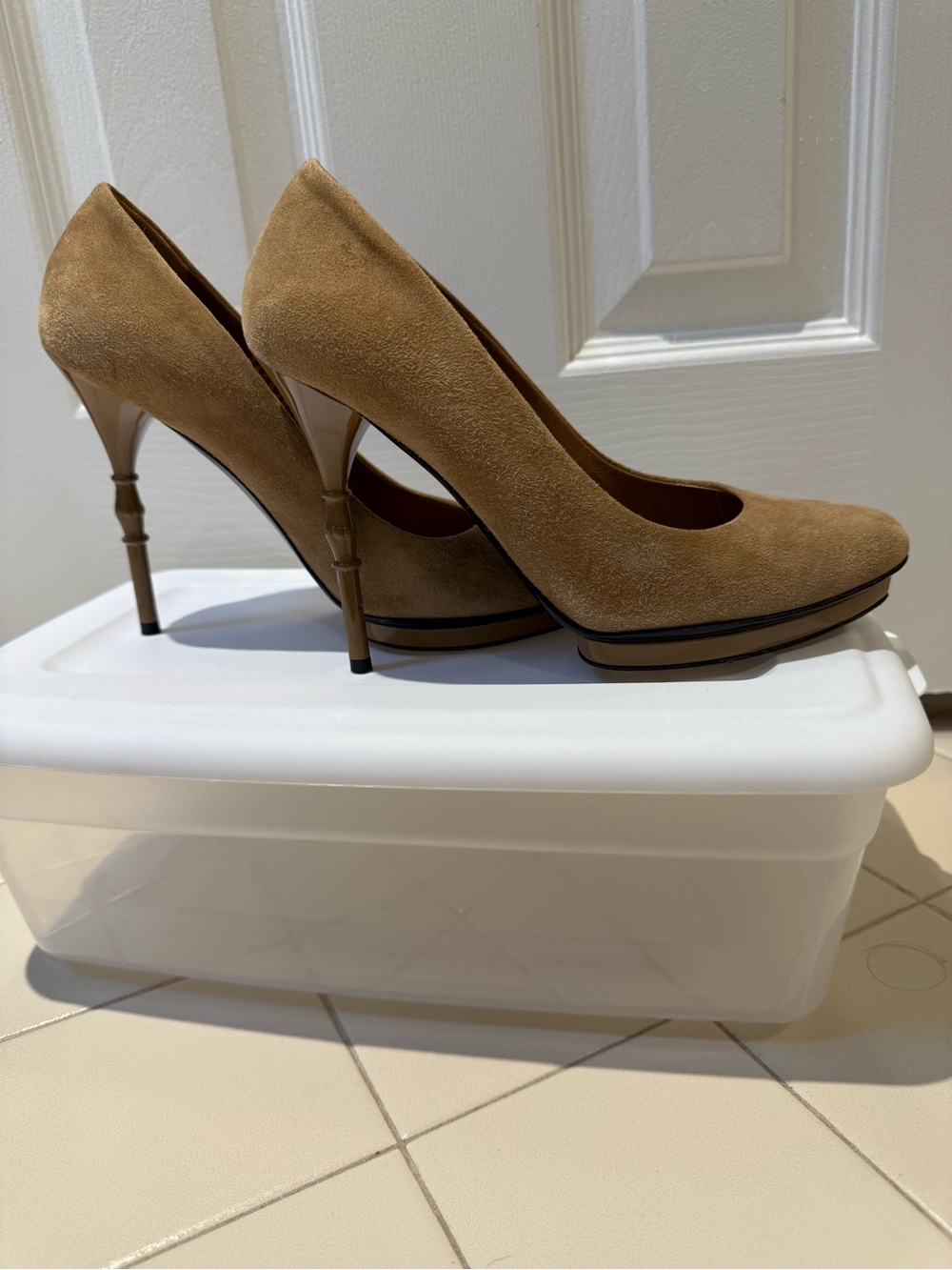 Gucci Suede Pumps in Tan with Sculpted Heel